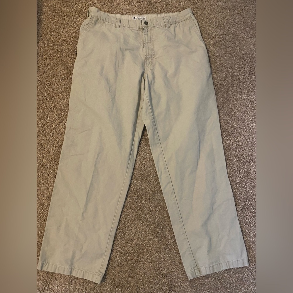 Columbia beige cargo pants Versatile Comfort